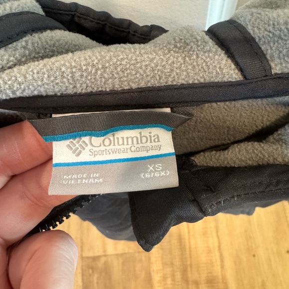 Columbia Kids Black and Gray Jacket - Picture 2 of 3